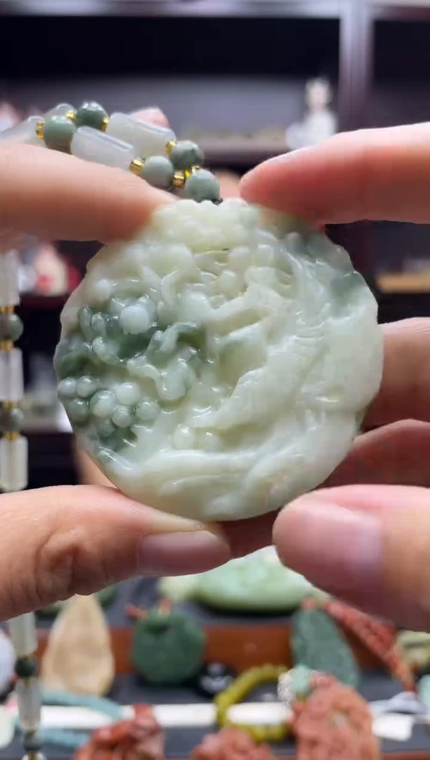 岫玉未镶嵌吊坠·