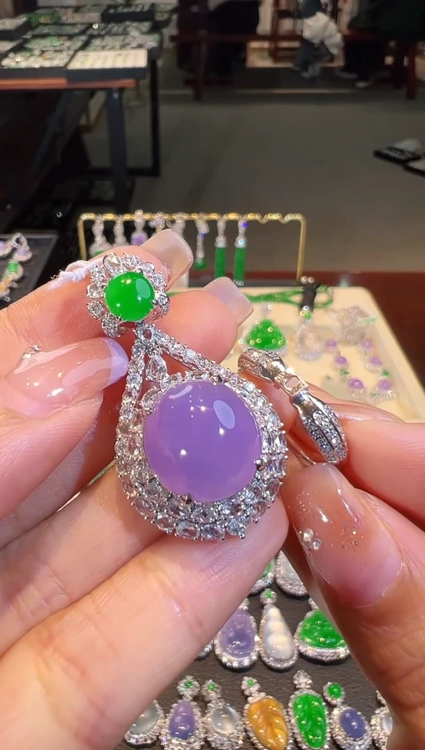 【闪购商品】翡翠吊坠(不含链)18K金镶嵌翡翠