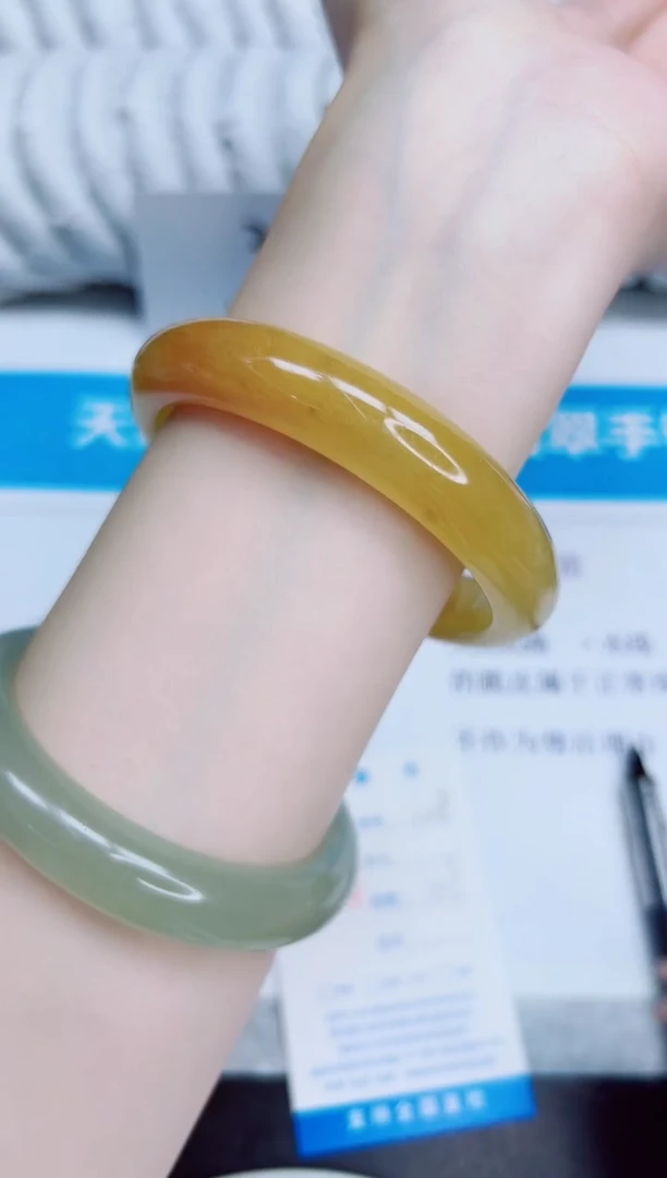 未镶嵌手镯石英质玉148/60.9