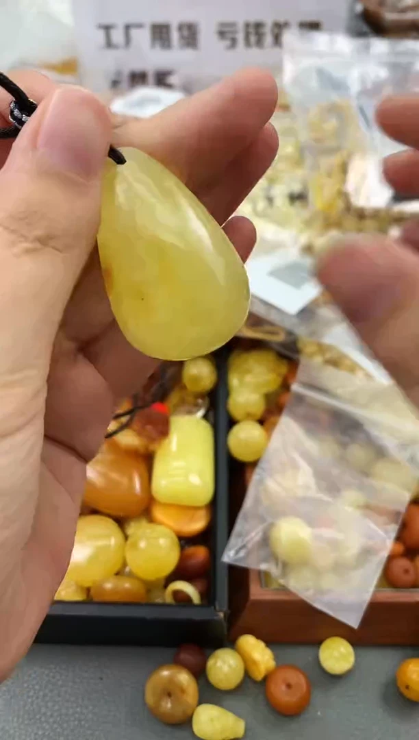 未镶嵌琥珀珠宝奇石120