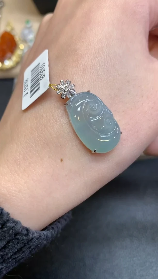 【闪购商品】翡翠颈饰18K金镶嵌如意【无服务费】