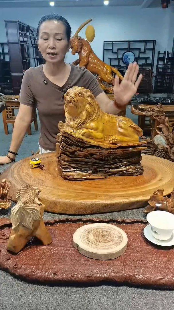 木狮子摆件，香樟木，手工雕刻