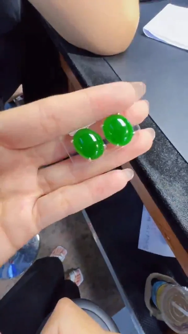 定制翡翠未镶嵌耳钉1