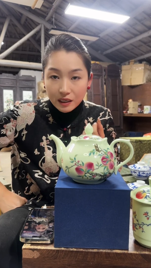 壶瓷绿稀土九桃五福莲花壶