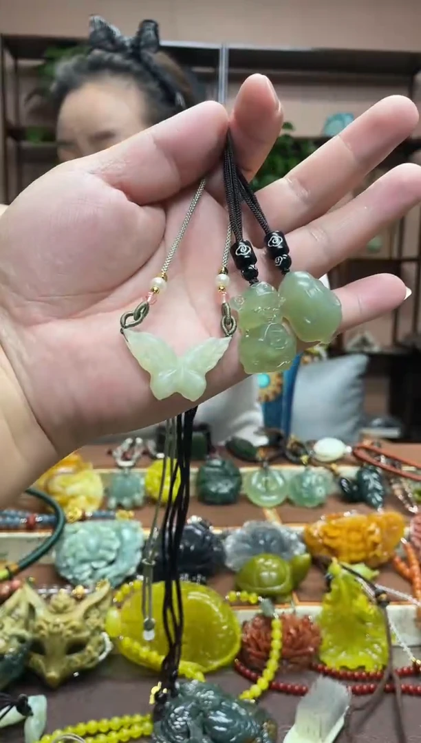 未镶嵌岫玉吊坠·