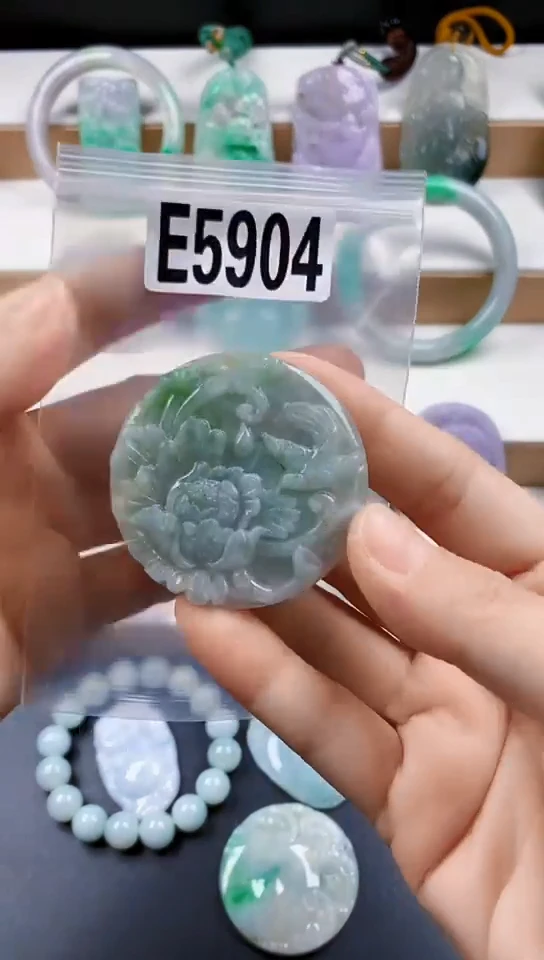 颈饰未镶嵌翡翠天然翡翠吊坠挂件