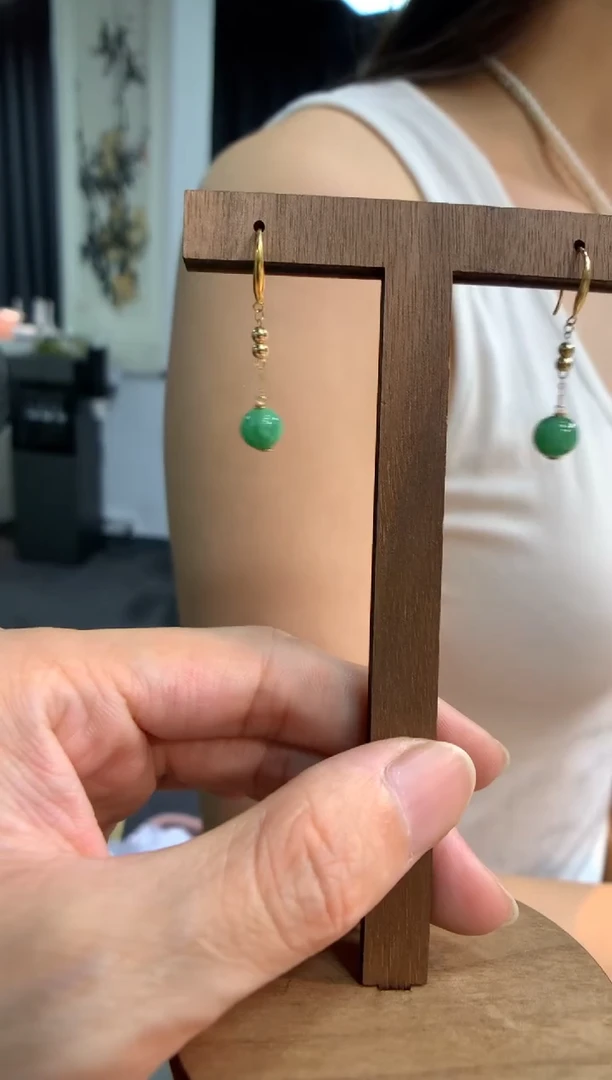 翡翠18K金镶嵌耳饰耳钩