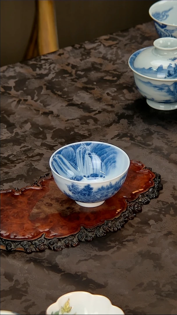 谢凯青花手绘山水主人杯