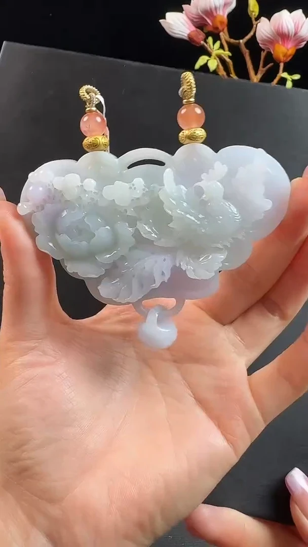 颈饰未镶嵌翡翠凤牌