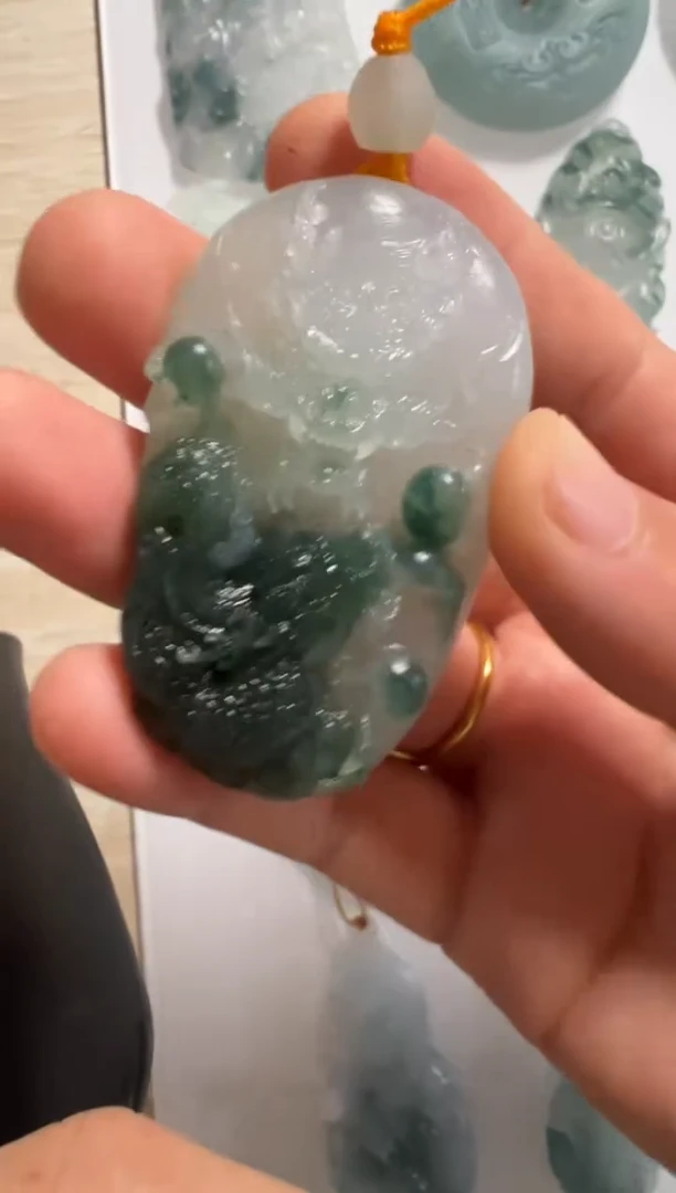 定制翡翠未镶嵌龙牌