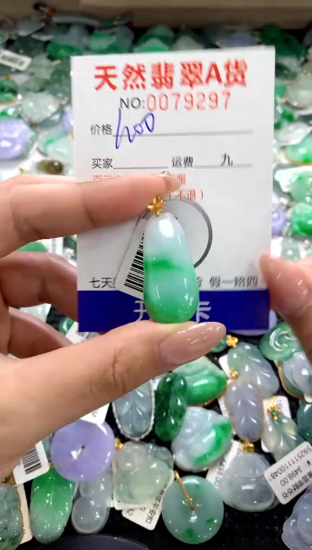 颈饰18K金镶嵌翡翠1111111111111111