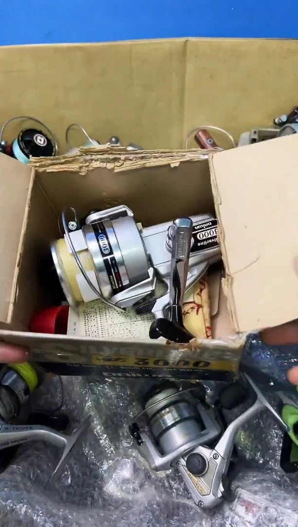 昆*微瑕钓鱼轮，直播间讲解为准，看清楚再拍，如有拆卸不退换