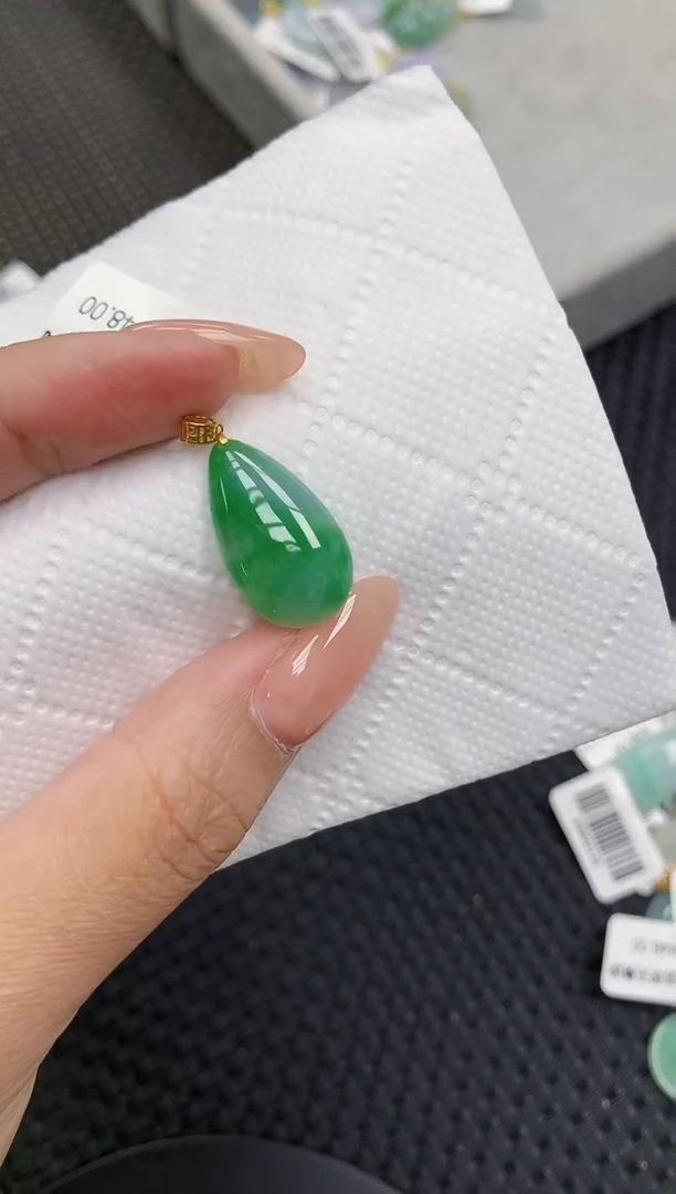 颈饰18K金镶嵌翡翠11111111111