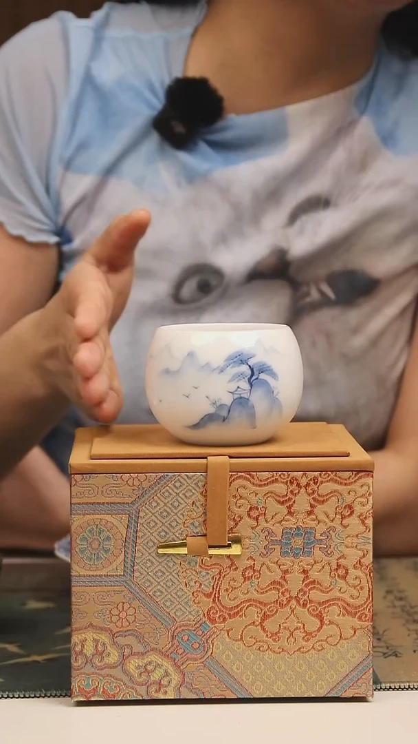 景德镇高温瓷罗汉杯迎客松