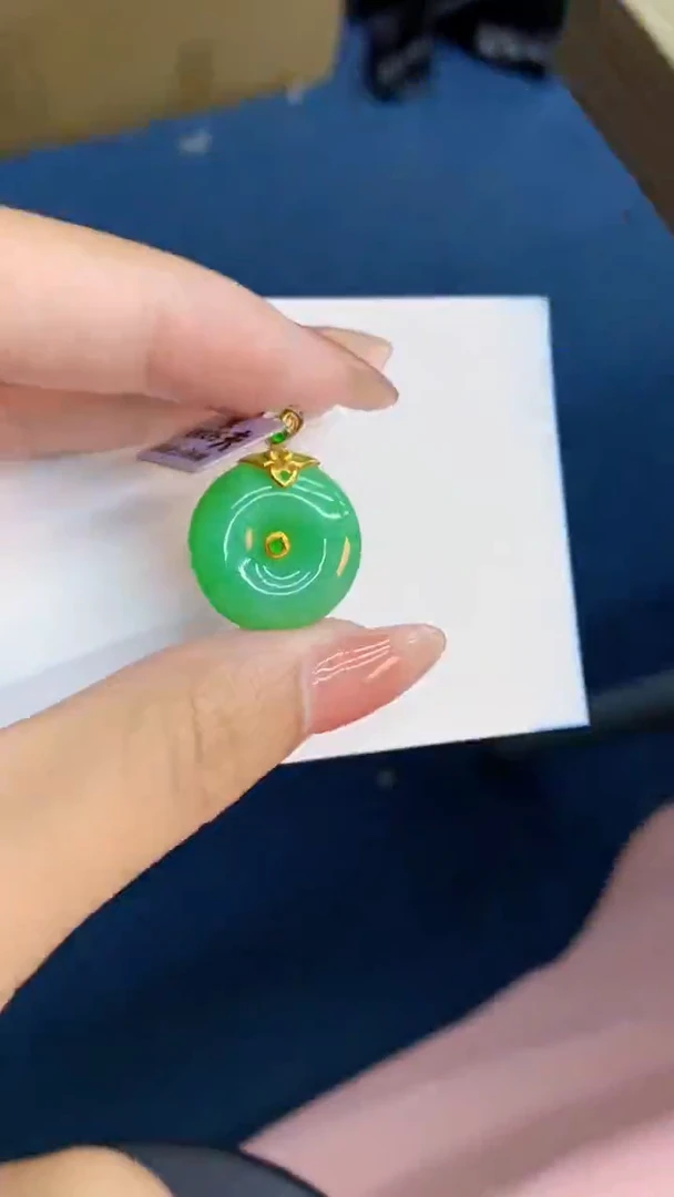 翡翠18K金镶嵌颈饰           1