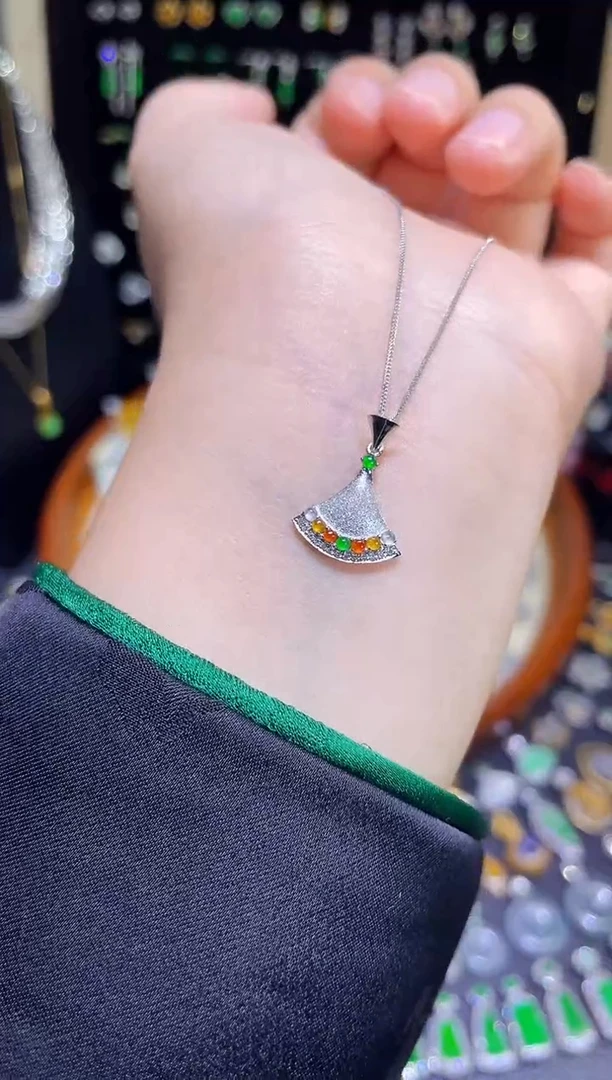 翡翠18K金镶嵌颈饰玻璃种小蛋面裙子套链