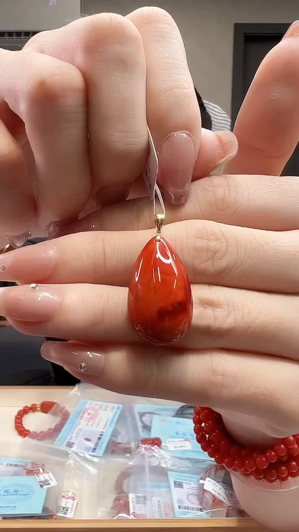 18K金镶嵌吊坠南红玛瑙/YJ