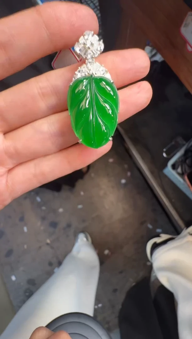 未镶嵌定制翡翠翡翠A货有轻微色差属于正常现象，叶子1