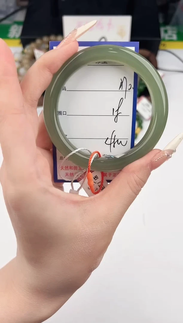 未镶嵌手镯和田玉70颜色微差无瑕疵