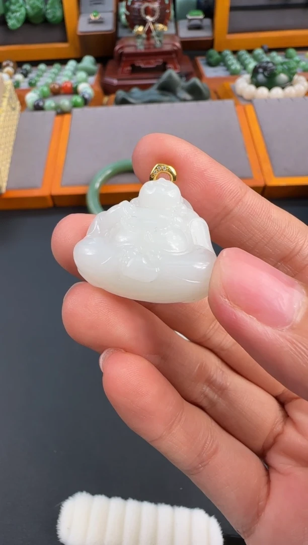 颈饰18K金镶嵌和田玉1