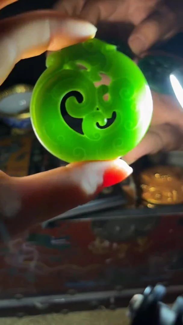 和田玉未镶嵌把件镂空牌.1件.绿