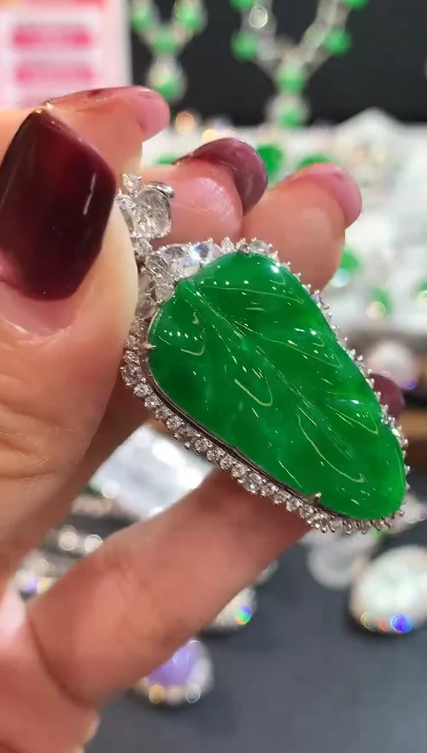 吊坠(不含链)18K金镶嵌翡翠多样性发其一