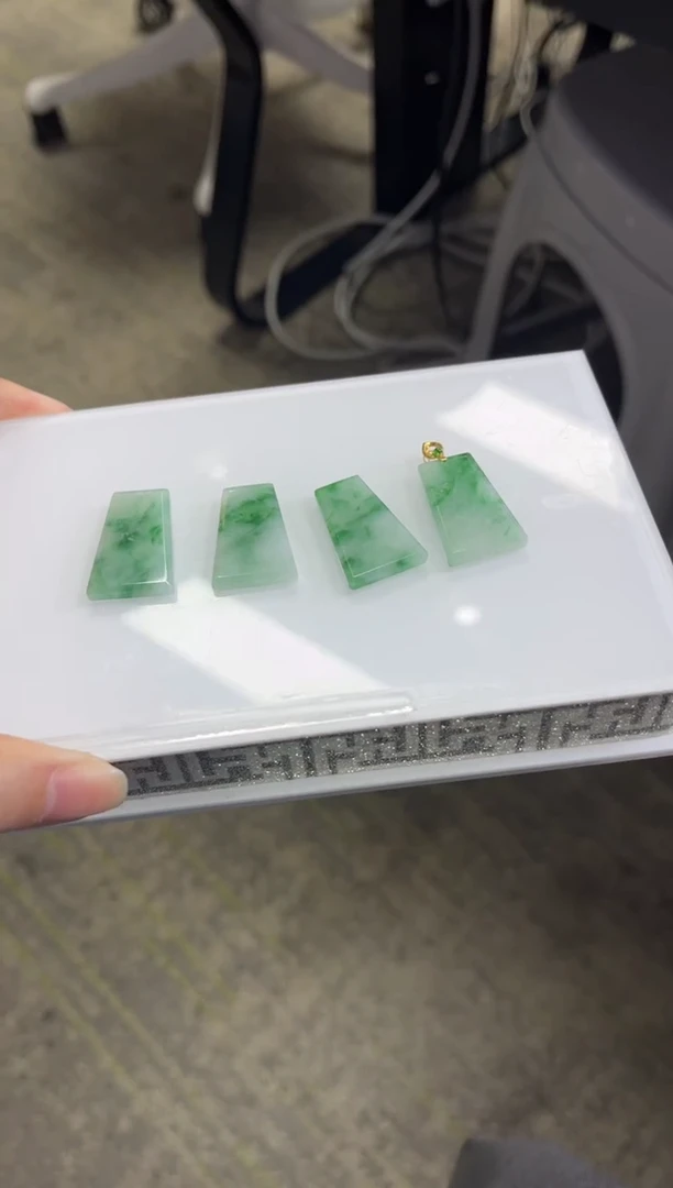 颈饰18K金镶嵌翡翠K307/多样性发一件/配绳子