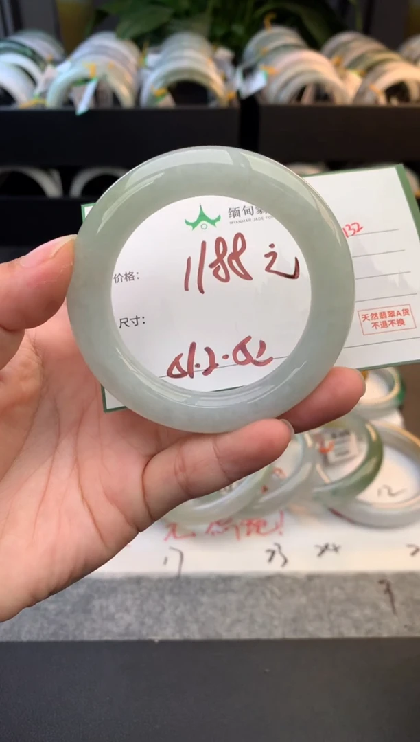 未镶嵌定制翡翠毛货需精细抛光+多人