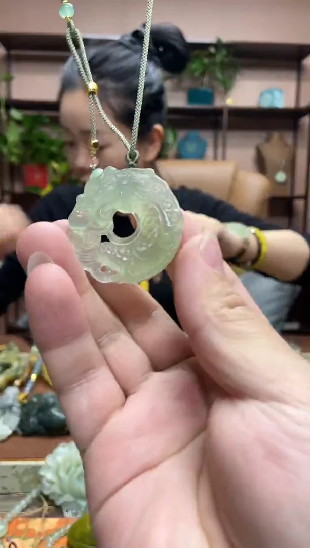 未镶嵌岫玉吊坠多样性发货发其中之一