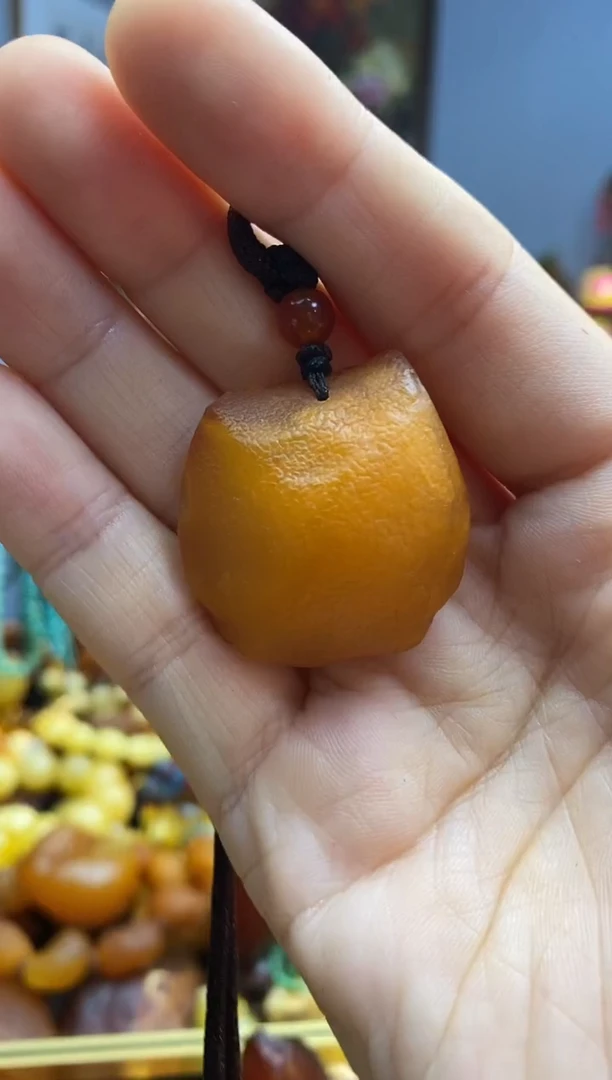 未镶嵌颈饰琥珀吊坠