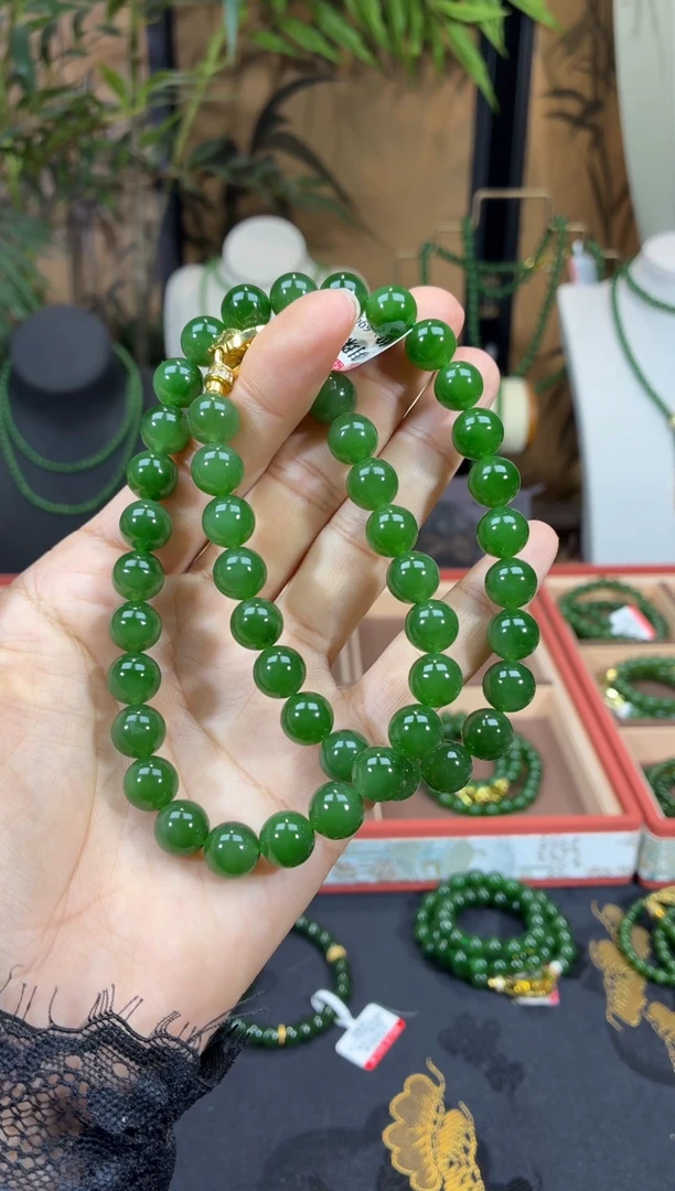 颈饰未镶嵌和田玉（碧玉）9.5+辣绿微矿锁骨链