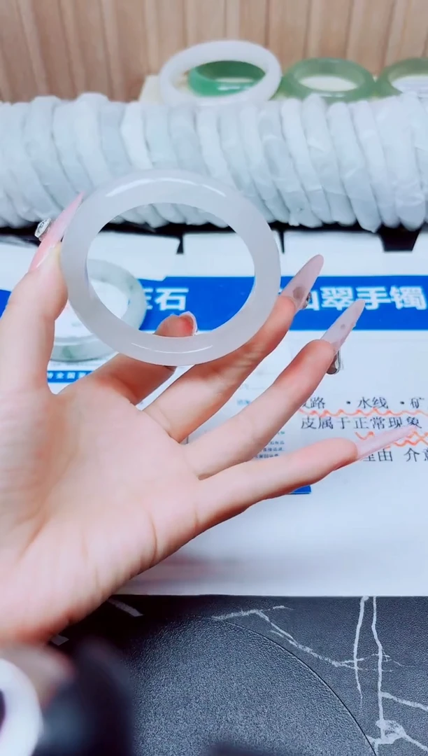 未镶嵌手镯石英质玉39/55.1