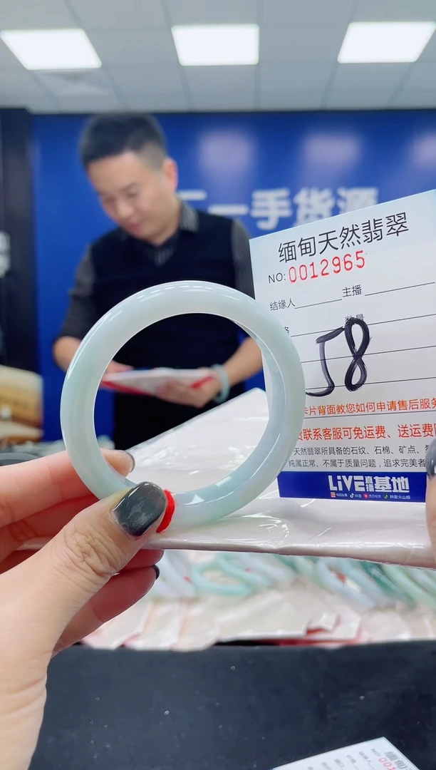 未镶嵌手镯翡翠天然翡翠手镯