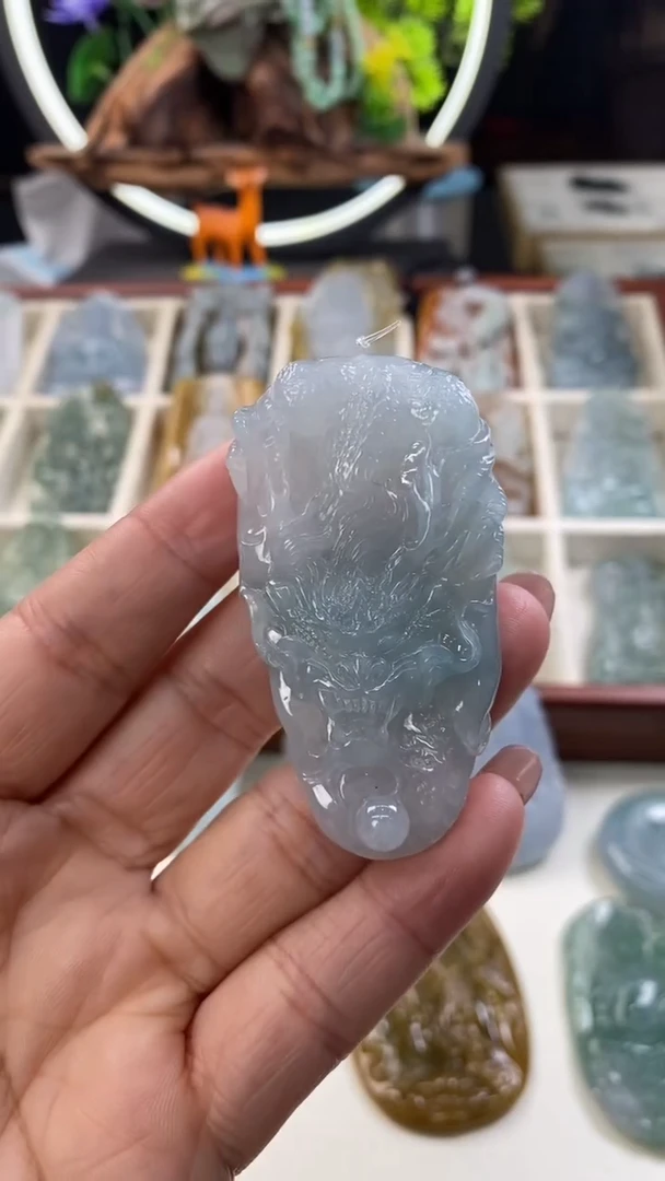 【闪购商品】翡翠颈饰未镶嵌龙