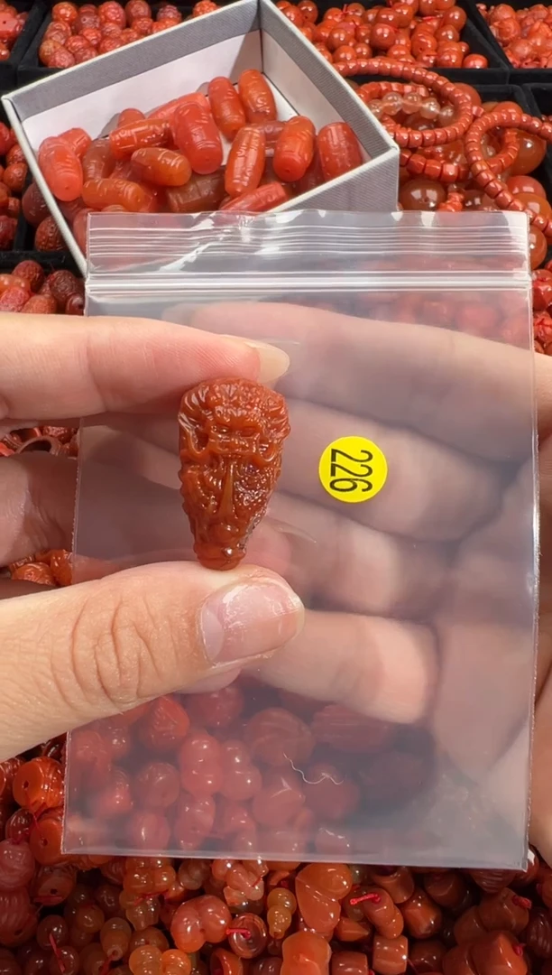南红玛瑙未镶嵌颈饰1