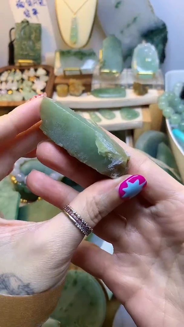 未镶嵌挂件翡翠缅甸A货翡翠,没有运费险,有纹有裂