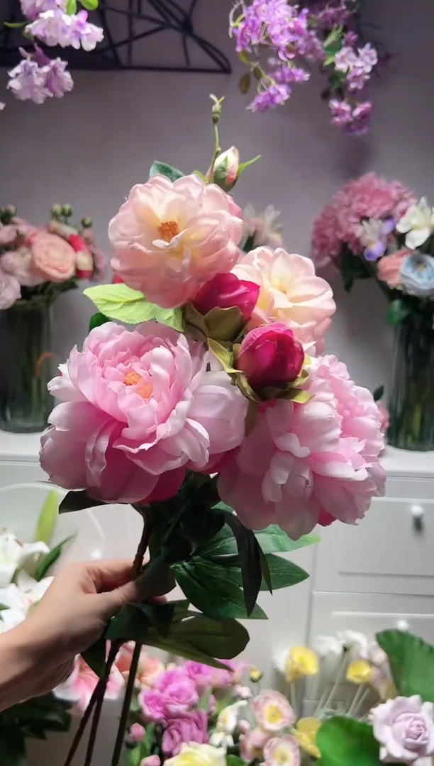 2枝粉色大牡丹1枝粉色月季