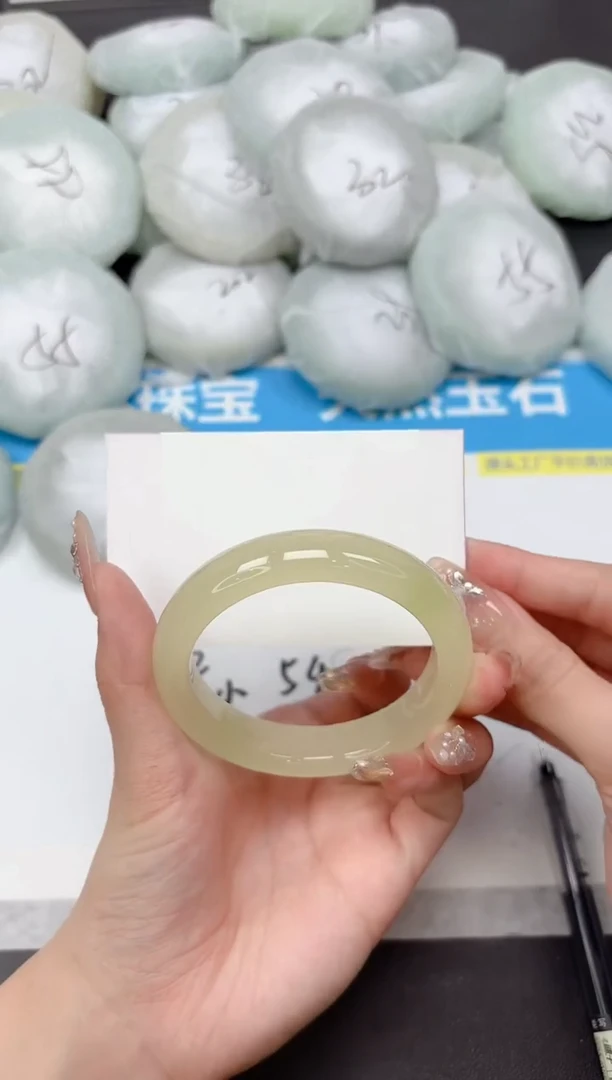 未镶嵌手镯石英质玉105-56.2