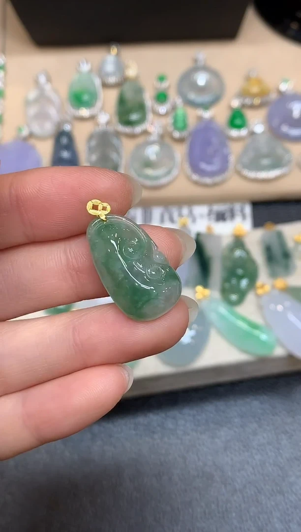吊坠(不含链)18K金镶嵌翡翠如意【无服务费