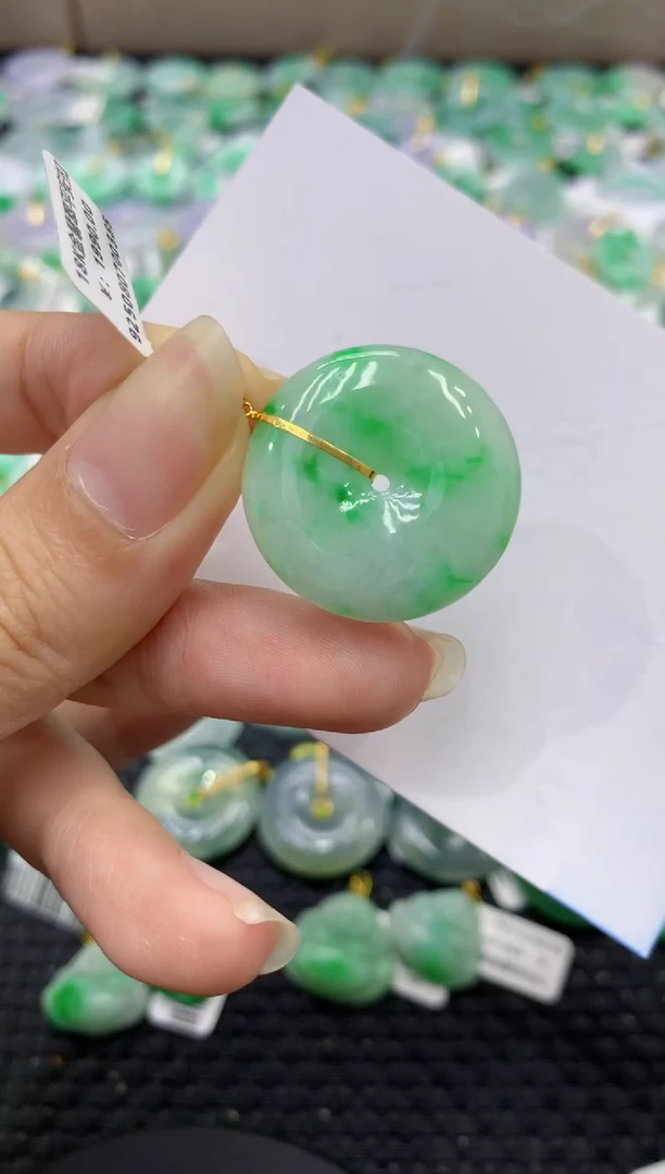颈饰18K金镶嵌翡翠天然缅甸翡翠A货