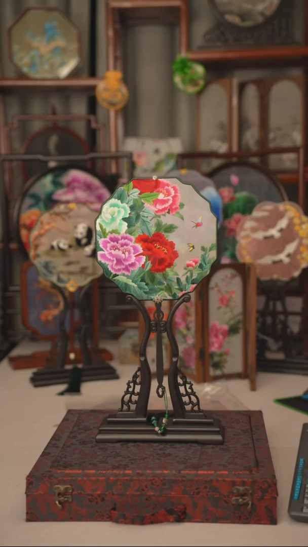 扇子团扇 绣花双面非遗(送扇架）