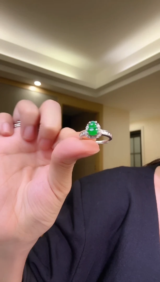翡翠戒指银S925镶嵌天然翡翠戒指
