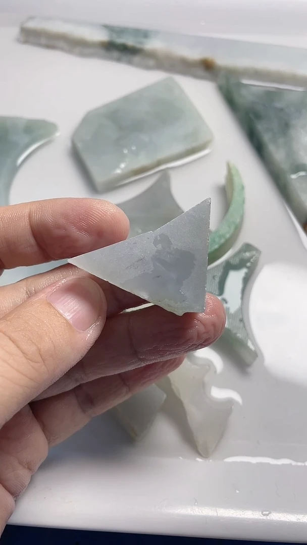 翡翠裸石华****歌翡翠小边料料