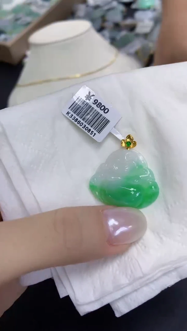 翡翠18K金镶嵌颈饰天然缅甸翡翠A货