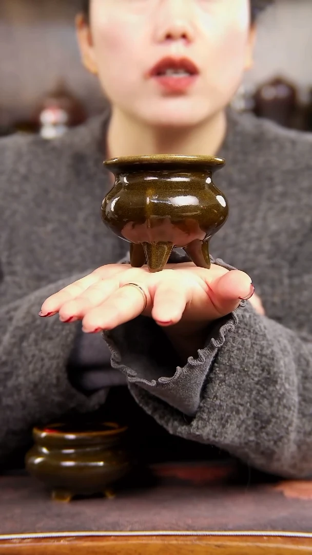 善于黄色的小香炉