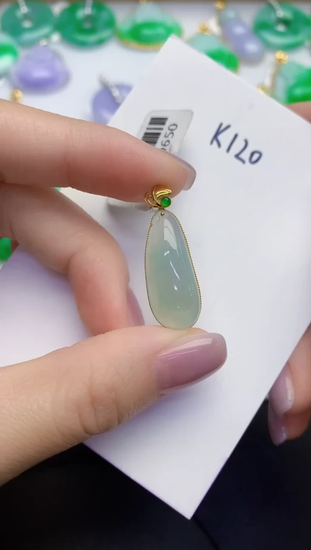 颈饰18K金镶嵌翡翠缅甸天然翡翠A货