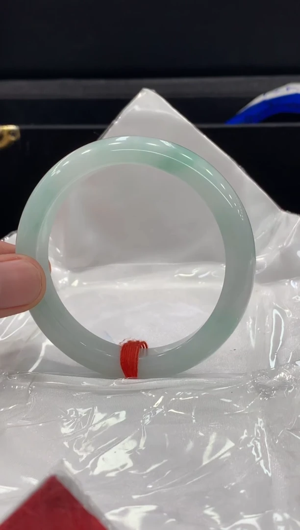 翡翠手镯未镶嵌手镯