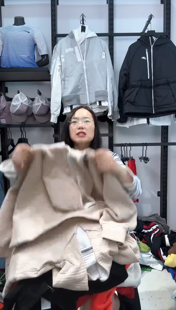 2333编码  耐克卫衣服饰过款为准 尺码