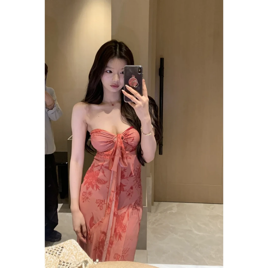 今年流行海边度假沙滩裙氛围感纯欲法式碎花抹胸连衣裙长飘带设计