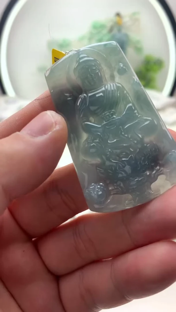 翡翠未镶嵌颈饰大日如来